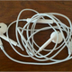 Ilustración para el artículo titulado ¿Quieres evitar que tus auriculares se enreden? Éste es el truco